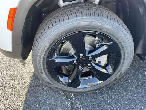 New 2025 Jeep Grand Cherokee L Limited w/ Black Appearance Package image 13