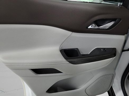 Used 2021 GMC Acadia SLT w/ Technology Package image 10