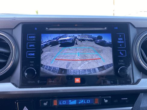 Used 2016 Toyota Tacoma Limited w/ Towing Package RWD image 15