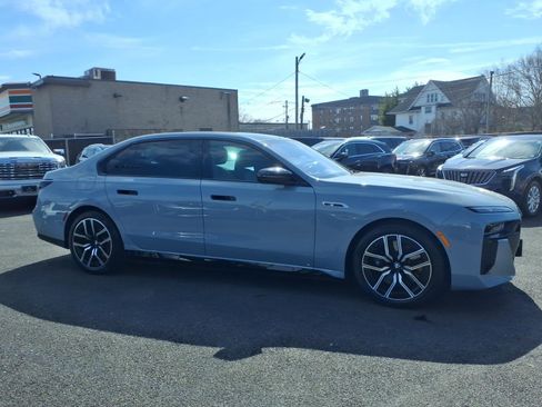 Used 2024 BMW i7 M70 w/ Executive Package AWD/4WD image 4