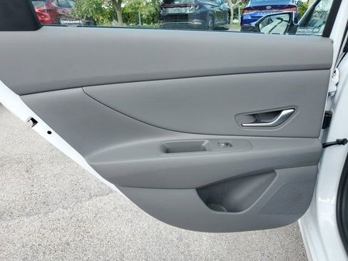 Certified 2025 Hyundai Elantra SEL w/ Cargo Package image 9