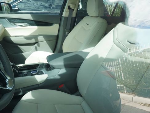Certified 2025 Cadillac XT6 Premium Luxury FWD image 12