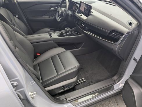 Used 2024 Nissan Rogue SL w/ SL Premium Package image 12