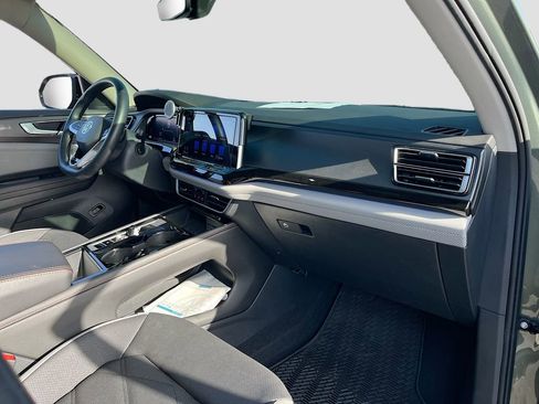 Used 2025 Volkswagen Atlas Peak Edition SE image 30