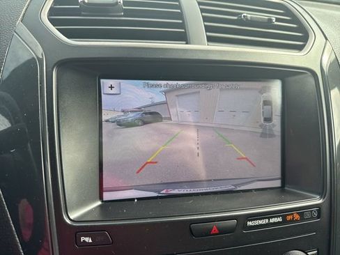 Used 2019 Ford Explorer XLT w/ Equipment Group 202A AWD/4WD image 27