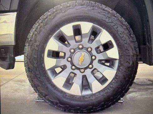 Used 2021 Chevrolet Silverado 2500 LT w/ Texas Edition image 7