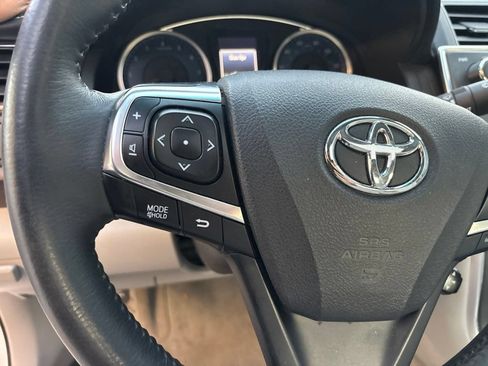 Used 2017 Toyota Camry XLE w/ Moonroof Package FWD image 10