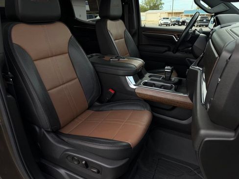 Used 2023 Chevrolet Silverado 1500 High Country w/ Technology Package AWD/4WD image 17