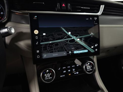 Used 2021 Jaguar F-PACE SVR image 27