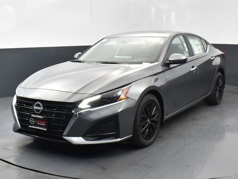 New 2025 Nissan Altima 2.5 SV w/ SV Special Edition Package image 3