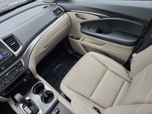 Used 2019 Honda Ridgeline RTL image 18
