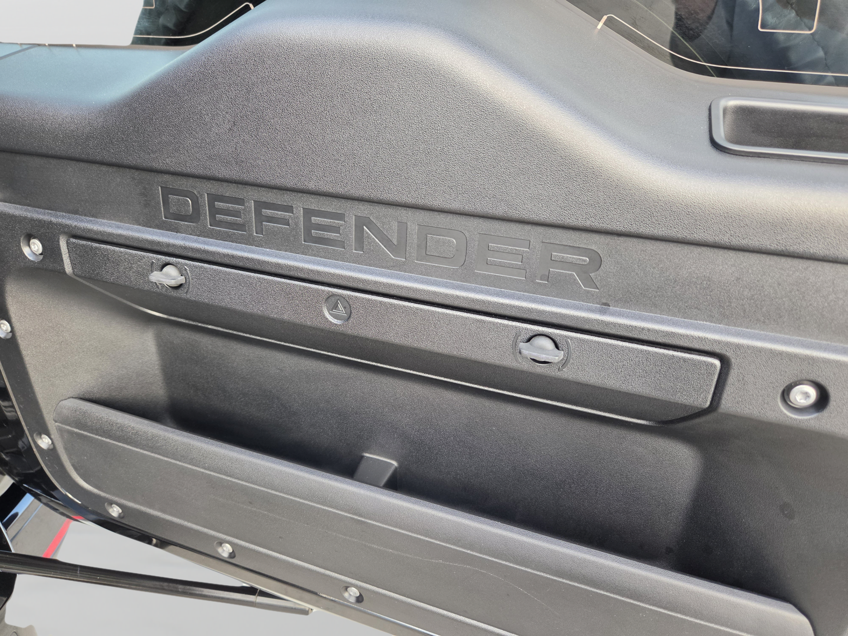 Used 2025 Land Rover Defender 130 X-Dynamic SE AWD/4WD image 30