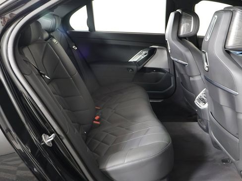 Used 2025 BMW 740i xDrive image 36