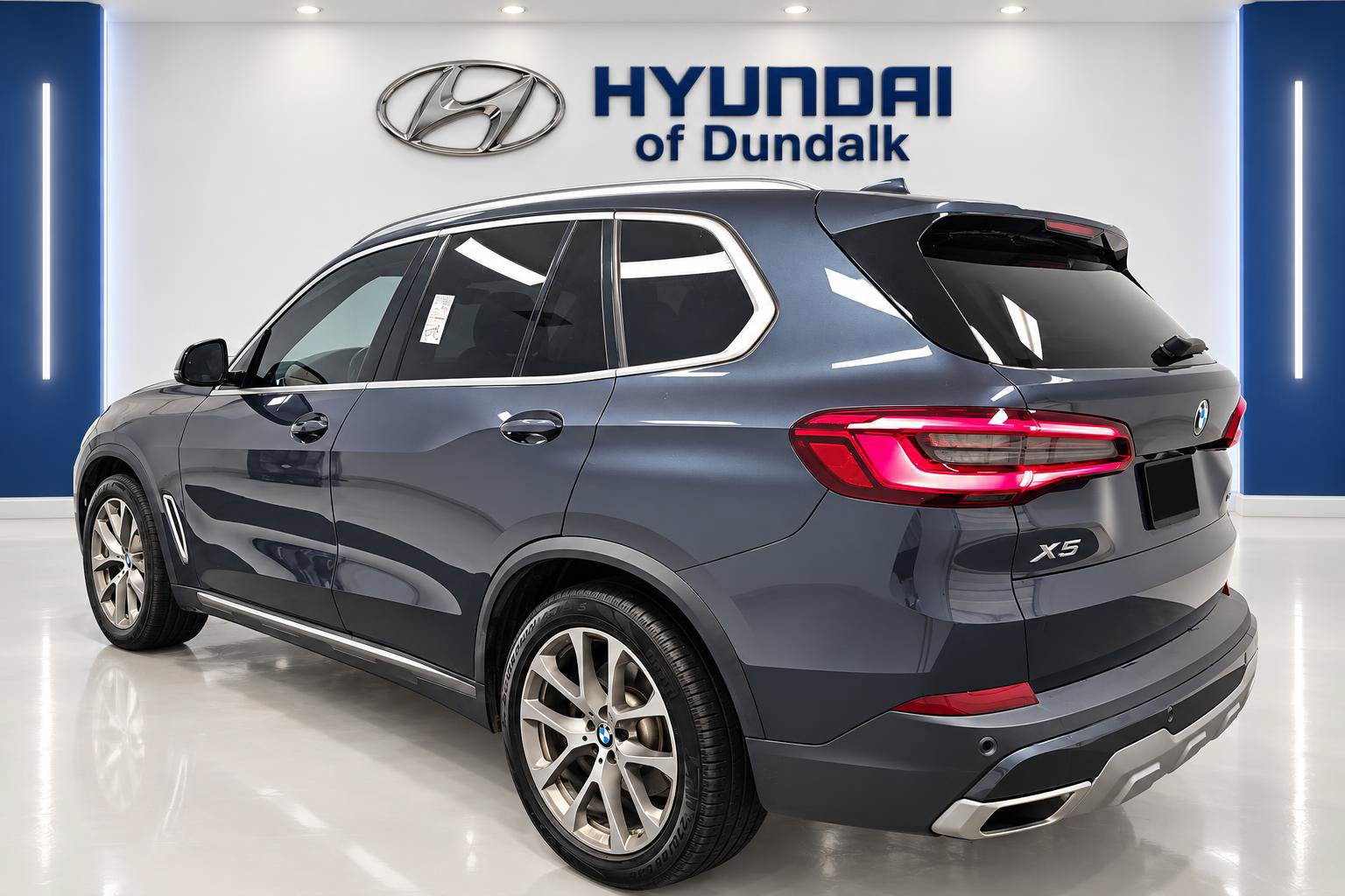 Used 2019 BMW X5 xDrive40i w/ Convenience Package AWD/4WD image 2
