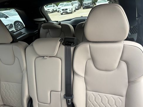 New 2026 Volvo XC90 T8 Plus w/ Protection Package Premier AWD/4WD image 23