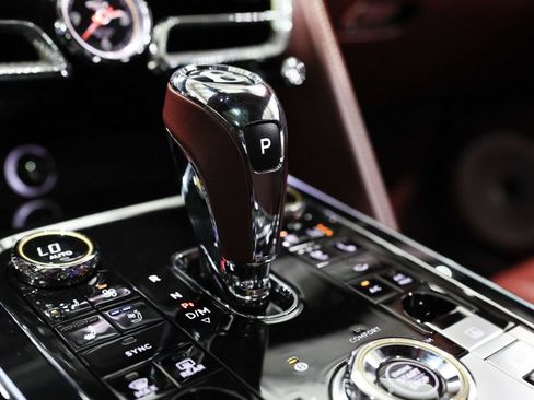 Used 2020 Bentley Flying Spur W12 image 41