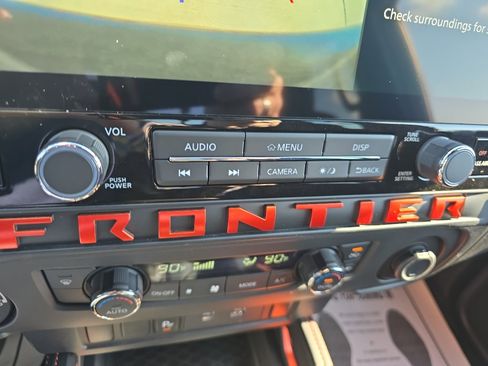 Used 2025 Nissan Frontier PRO-4X image 28