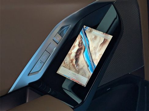 Used 2023 BMW 740i image 10