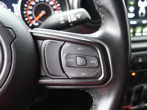 Used 2021 Jeep Gladiator Sport image 12