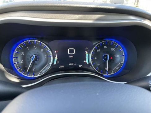 Certified 2023 Chrysler Pacifica Touring-L FWD image 19