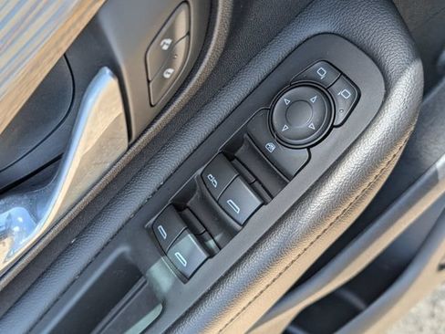 Used 2018 GMC Terrain SLE w/ Driver Convenience Package FWD image 28