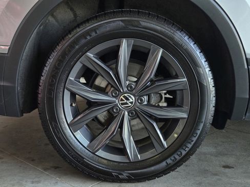 Used 2024 Volkswagen Tiguan SE image 5