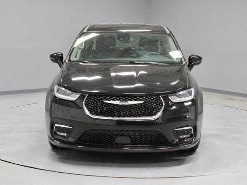 Used 2024 Chrysler Pacifica Touring-L FWD image 7