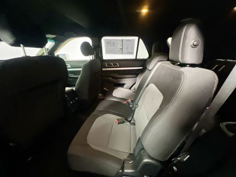 Used 2016 Ford Explorer XLT image 29