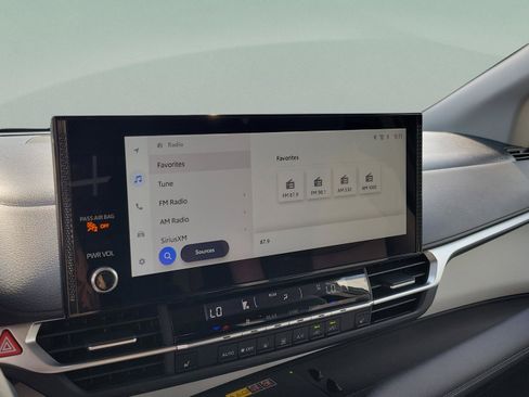 Certified 2026 Toyota Sienna XLE FWD image 17