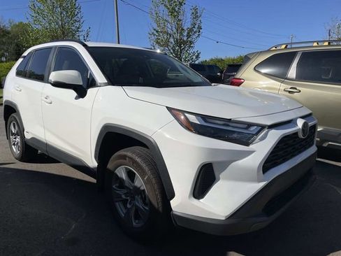 Used 2025 Toyota RAV4 XLE AWD/4WD image 5