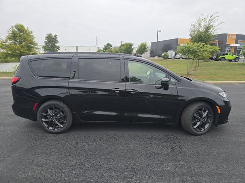 New 2026 Chrysler Pacifica Limited w/ S Appearance Package image 19