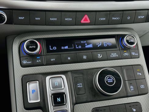 Used 2025 Hyundai Palisade SEL FWD image 24
