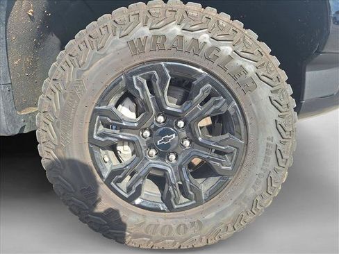 Used 2025 Chevrolet Silverado 1500 ZR2 w/ Technology Package image 19