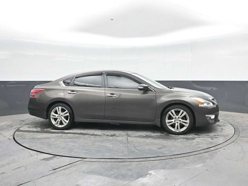 Used 2013 Nissan Altima 3.5 SV w/ Navigation Pkg FWD image 9
