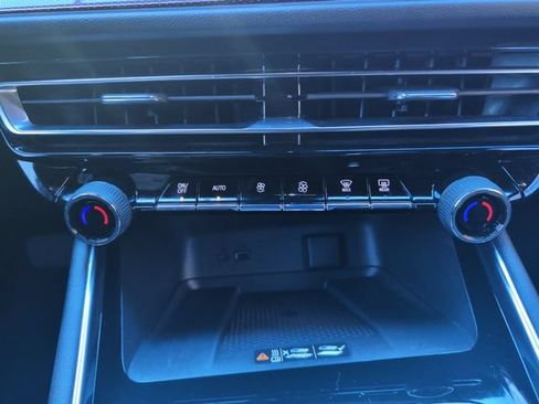 Used 2026 Chevrolet Traverse Z71 w/ LPO, Floor Liner Package AWD/4WD image 19