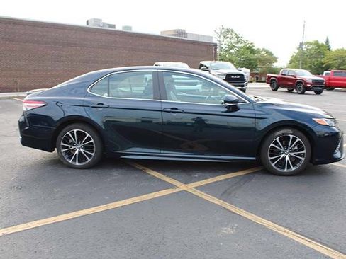 Used 2018 Toyota Camry SE w/ Moonroof Package FWD image 5