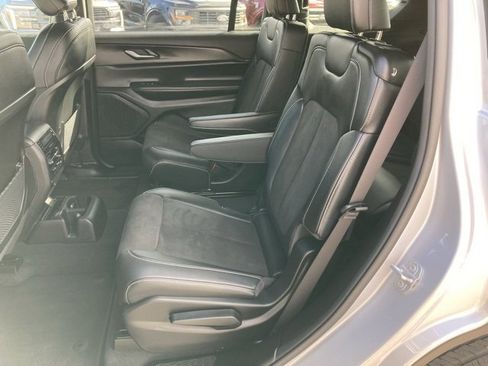 Used 2023 Jeep Grand Cherokee L Laredo image 34