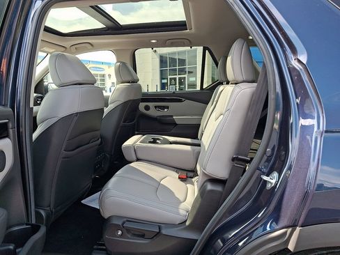Used 2024 Honda Pilot Touring image 13
