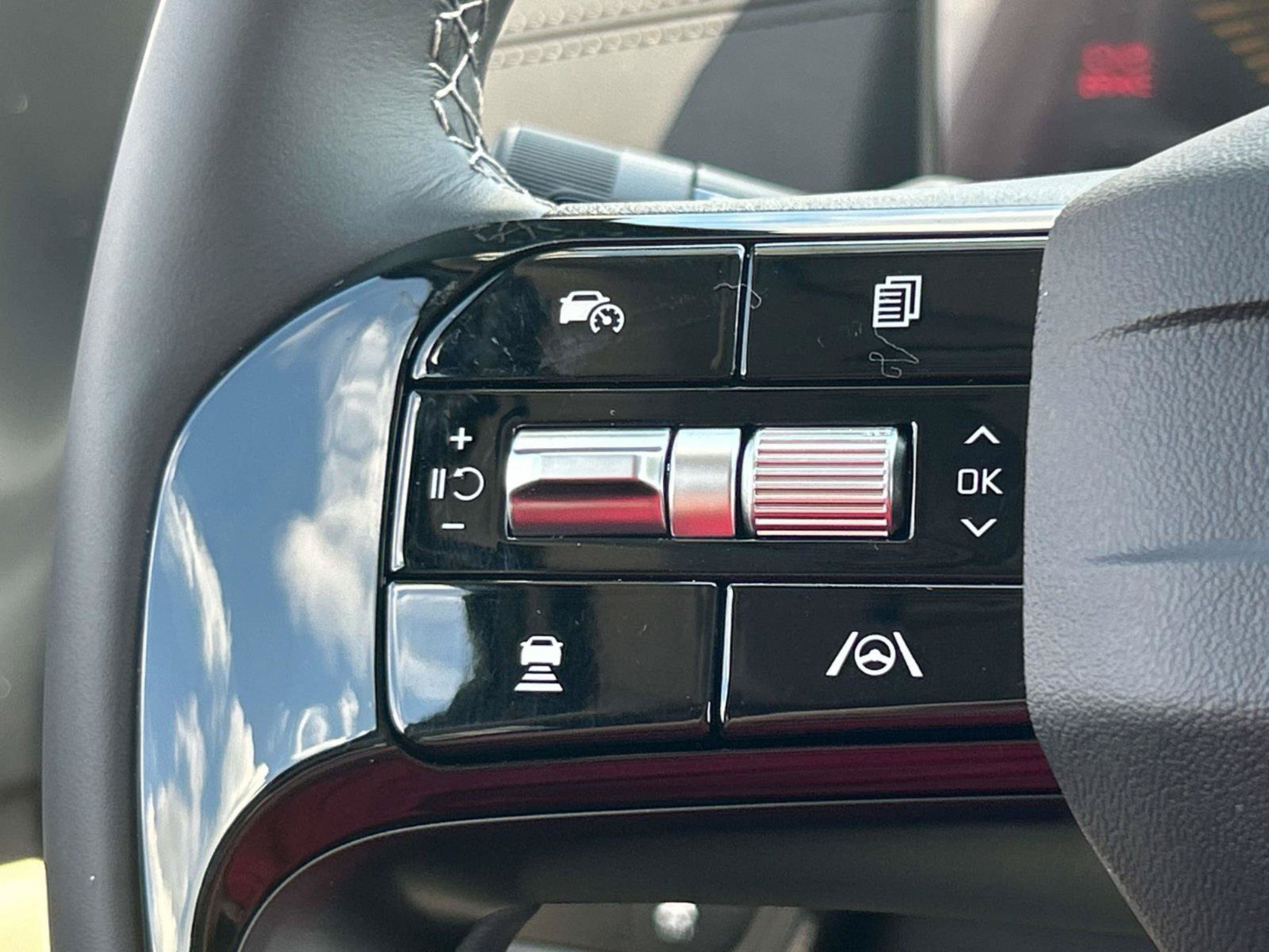 New 2027 Kia Carnival LX FWD image 21