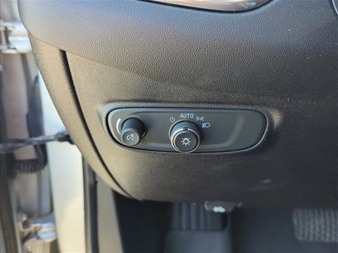 Used 2018 Chevrolet Equinox LT image 15