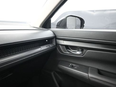 Used 2025 Honda CR-V LX image 15