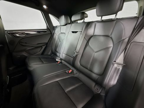 Certified 2025 Porsche Macan AWD/4WD image 24