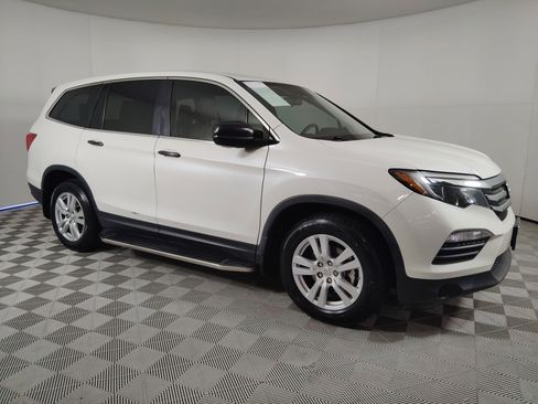 Certified 2017 Honda Pilot LX image 18