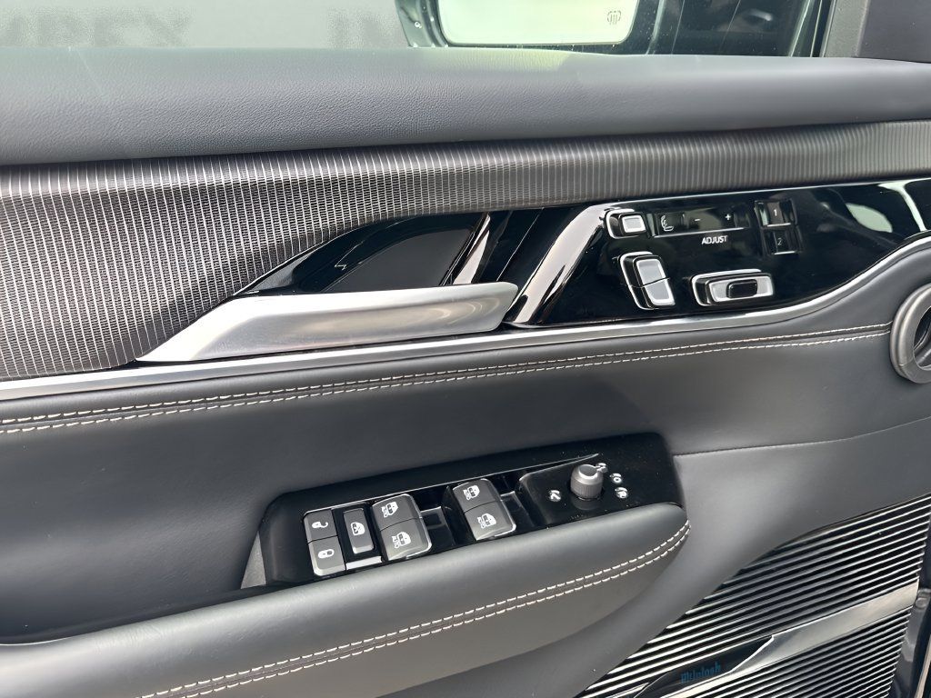 Used 2024 Jeep Grand Wagoneer Series II Obsidian w/ Quick Order Packagew 28T AWD/4WD image 28