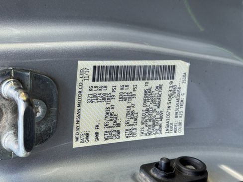 Used 2018 Nissan Titan SV w/ SV Convenience Package image 32