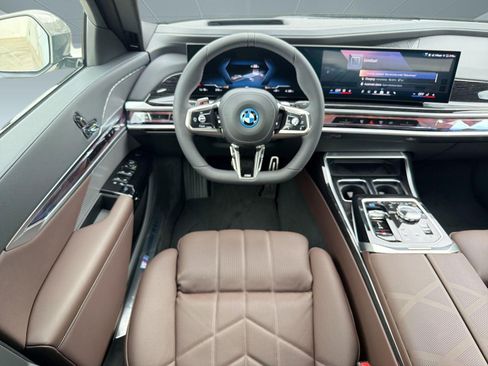 New 2026 BMW i7 xDrive60 w/ Executive Package image 4