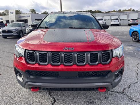 Used 2024 Jeep Compass Trailhawk image 8