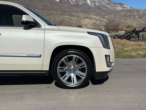 Used 2015 Cadillac Escalade ESV Premium RWD image 3