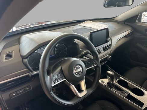 Used 2024 Nissan Altima 2.5 SV FWD image 13