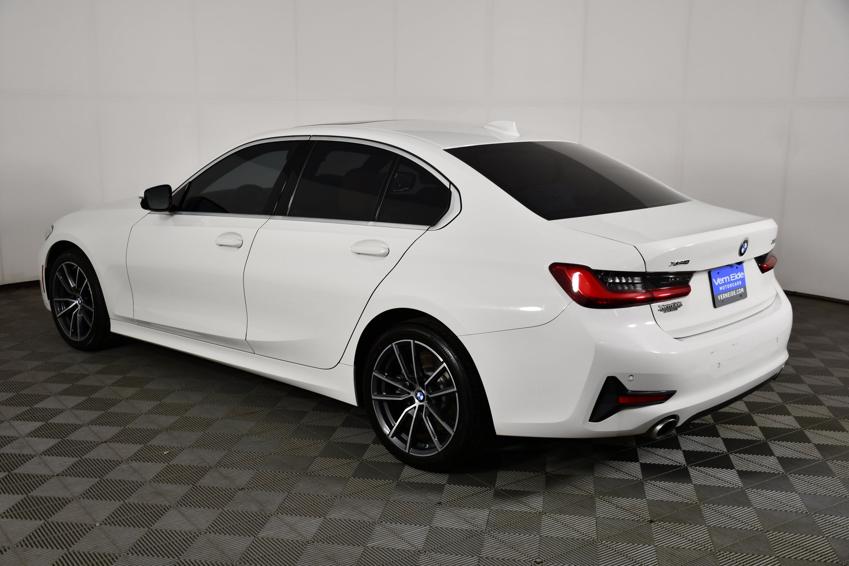 Used 2019 BMW 330i xDrive Sedan w/ Driving Assistance Package AWD/4WD image 8
